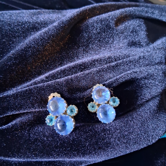 Elegant Vintage Blue and Gold Clip On Earrings - Picture 5 of 5